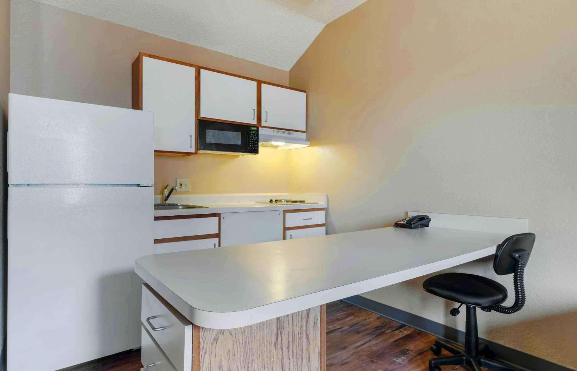 Extended Stay America Select Suites - Orlando - Lake Mary - 1040 Greenwood Blvd Exterior photo