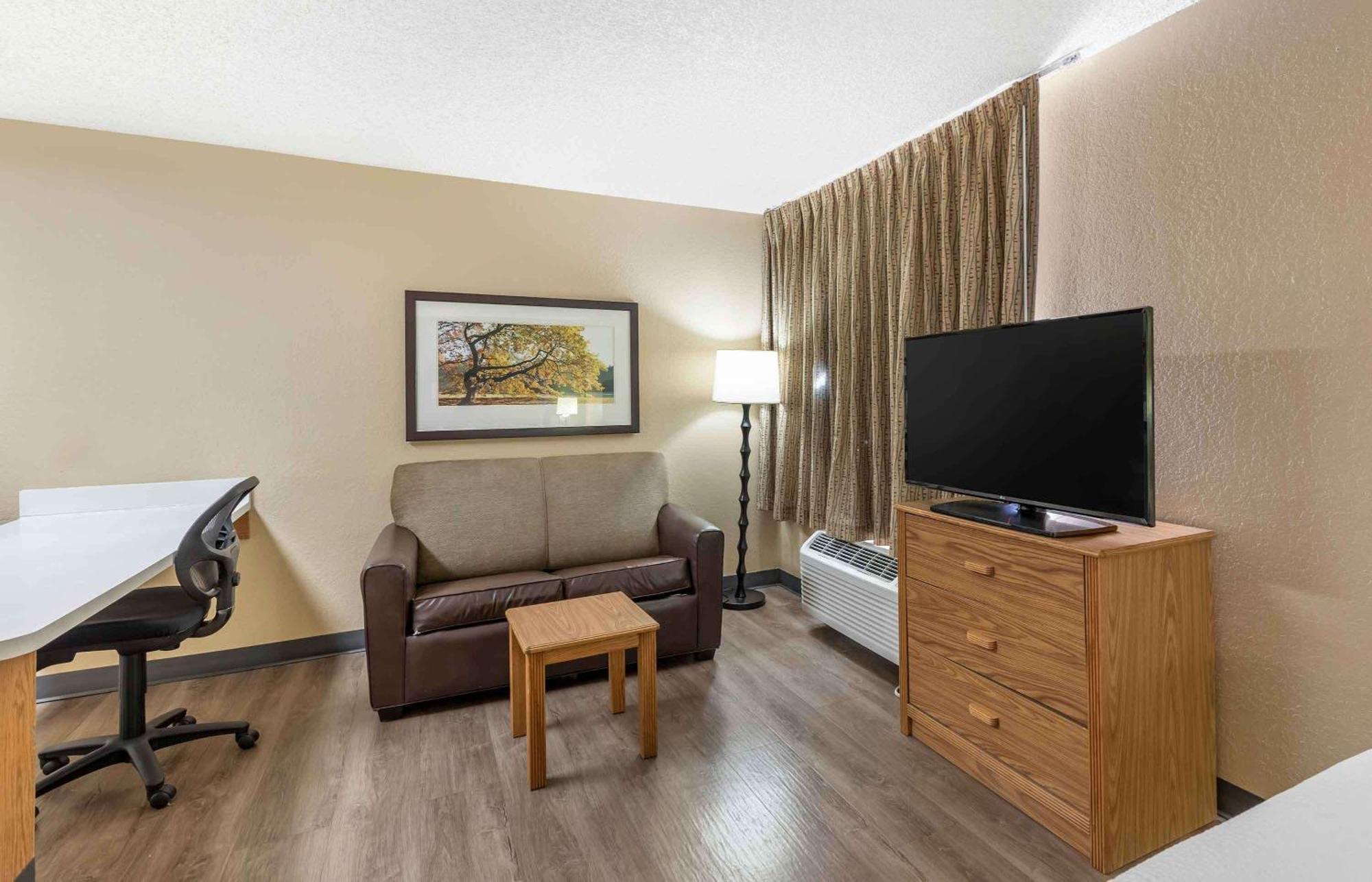 Extended Stay America Select Suites - Orlando - Lake Mary - 1040 Greenwood Blvd Exterior photo